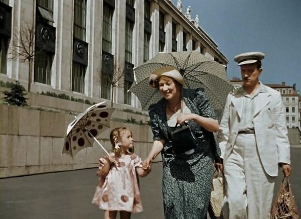 9. Как начиналась любимая фраза героини Ф. Раневской из фильма "Подкидыш": "…, не нервируй меня!"