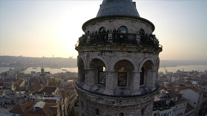 Tarihi Mirasımız Çiziliyor ve Boyanıyor: İstanbul'un Simge Yapılarından Galata Kulesi Vandalların Hedefinde