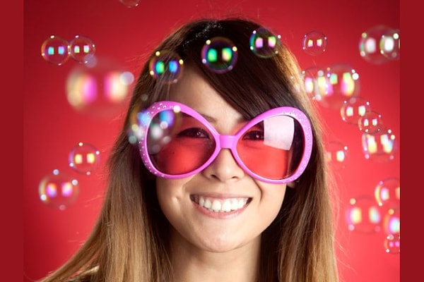 Вы смотрите на мир позитивным, но немного наивными глазами!