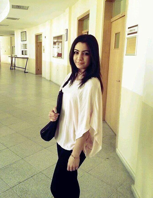 Karardan sonra duruşma salonundan ayrılan Tuğçe K., adliye bahçesinde sinir krizi geçirdi.