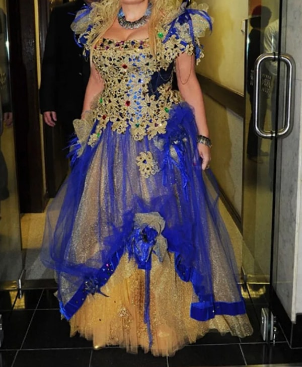 1. Кто на фото?