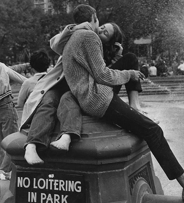 4. 2 lovers in Washington Square Park, New York, 1962