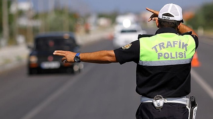 Çocukları Okula Polis Bıraktı: 14 İlkokul Öğrencisini Taşıyan Servis Sürücüsü Alkollü Çıktı!