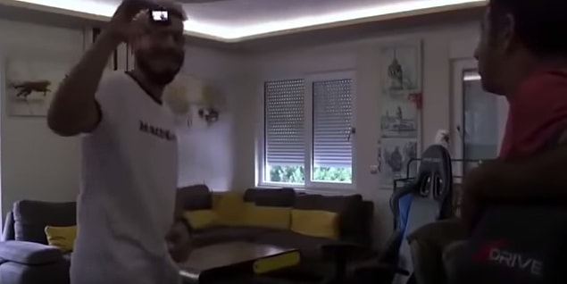 Enes Batur tepkiler çoğalınca videoyu sildi ancak buradan sonrası merak konusu. Bakalım YouTube Türkiye'de başka hangi rezilliklere şahit olacağız.