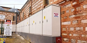 Çivi Çakmak Yasak! Mısır Çarşısı’nın Duvarı 2 Metre Boyundaki 45 Elektrik Panosu ile Kaplandı