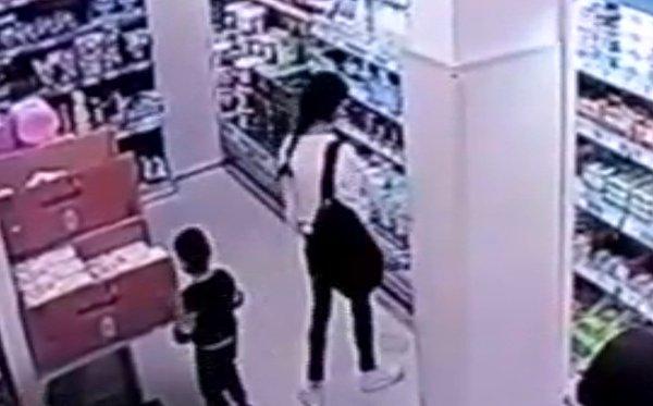 Olay İstanbul Sancaktepe'de meydana geldi. 17, yaşındaki  D.A., alışveriş yapmak için bir markete girdi.