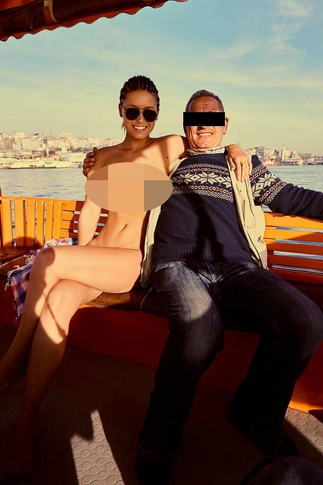 Tepkilerin OdaÄŸÄ±nda: BelÃ§ikalÄ± Model Papen Ayasofya''da Ã‡Ä±plak Poz Verdi!