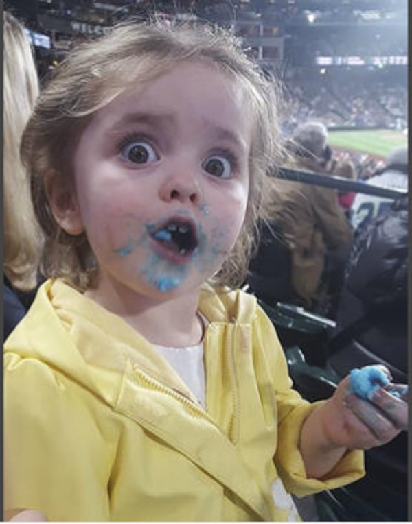 2. Из малышки, которая впервые попробовала сахарную вату...