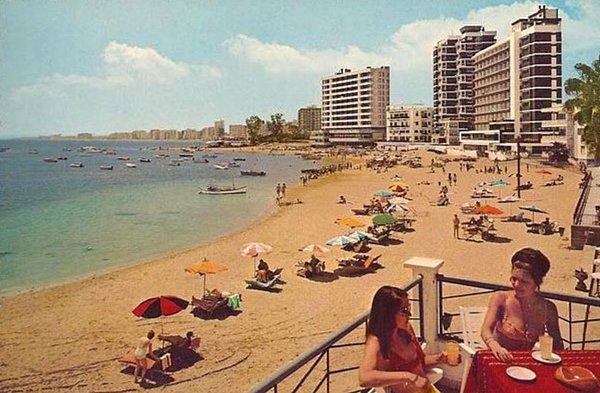 70'li yılların başında zirvesini yaşayan bölgedeki plajdaki kumlar Mısır'daki çöllerden getirilmişti.