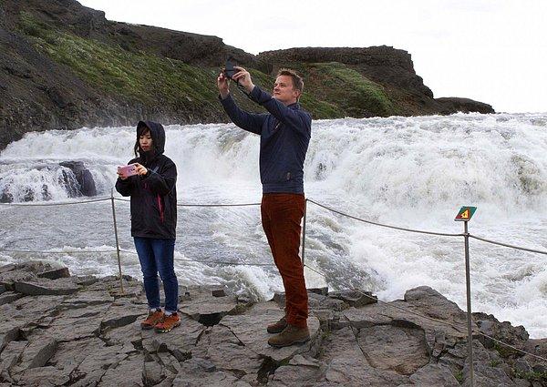 13. İzlanda Turizm Bakanı Þórdís Kolbrún R. Gylfadóttir belli başlı sit alanlarına turist limiti koyacaklarını açıklamış.