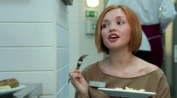 8. Где вы могли видеть официантку по имени Настя?