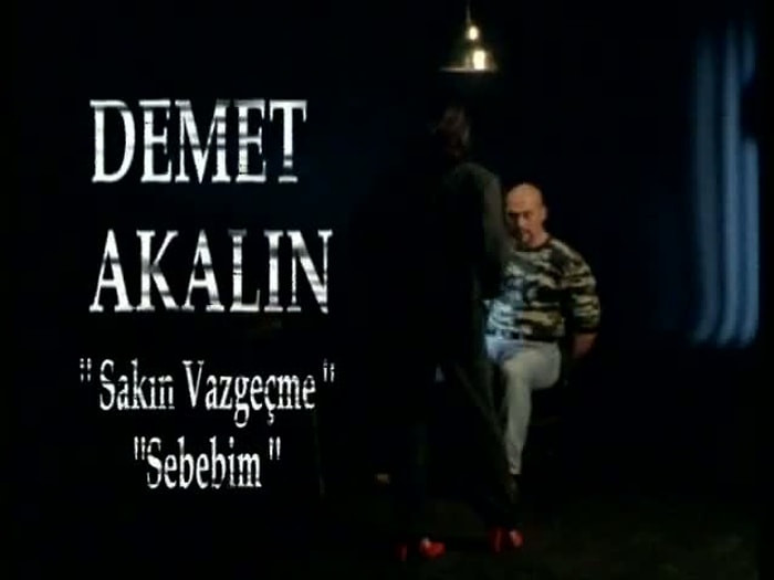 Demet Akalın - Sakın Vazgeçme Şarkı Sözleri