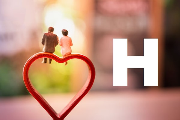 Вы вступите в брак с человеком, чье имя начинается на букву "Н"!