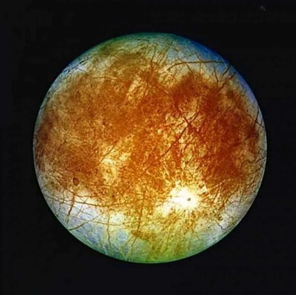 Браво! Верный ответ! На фото Европа - шестой спутник Юпитера!