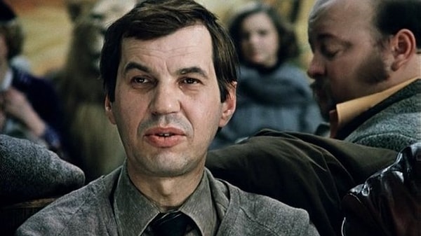 2. А как звали данного персонажа фильма "Гараж"?