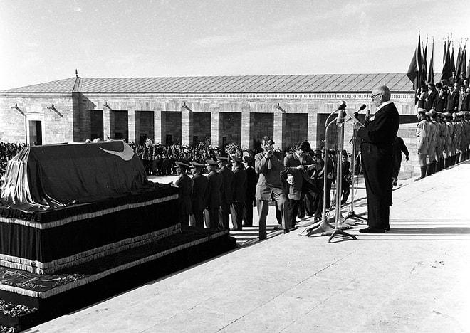 Atatürk'ün Anıtkabir'e Nakli ve Defnine İlişkin Ortaya Çıkan Yeni Görüntüler