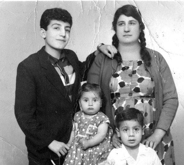 1. Müslüm Gürses, 7 Mart 1953 tarihinde Şanlıurfa'nın Halfeti ilçesinin Fıstıközü Köyü'nde dünyaya merhaba dedi.