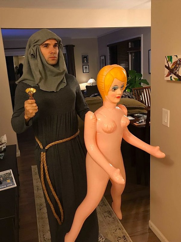 22. "Я нашел у тебя это! Какой позор!"