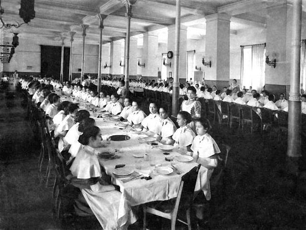 3. А в котором часу должна просыпаться любая благородная девица?