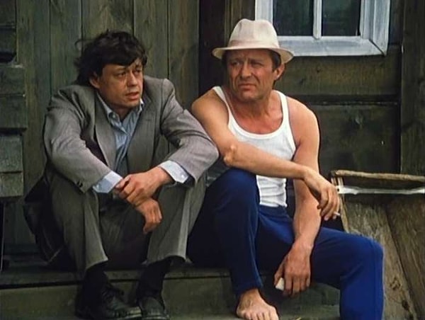 4. Каким по счету сыном был Николай Караченцов в фильме "Белые росы"?