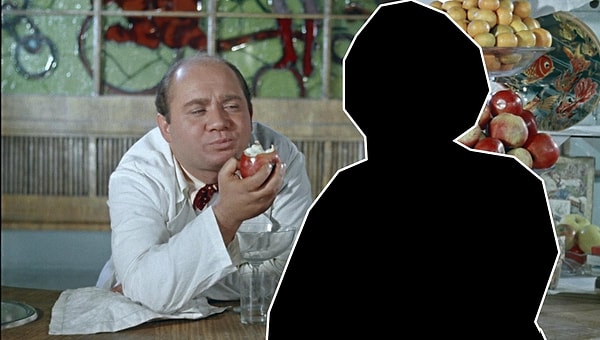 7. Кого вырезали из кадра фильма "Полосатый рейс"?