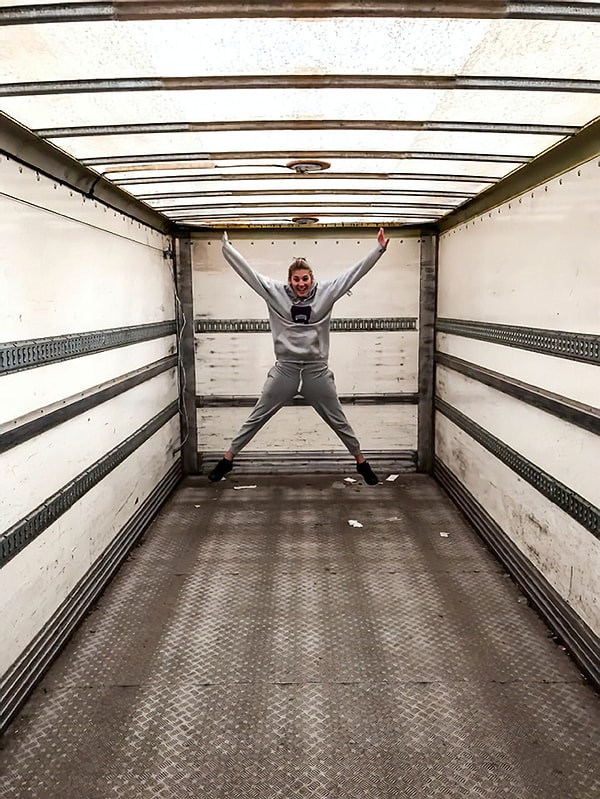 3. Грузовик был куплен на eBay всего за 3600 фунтов, что составляет примерно 4670$.