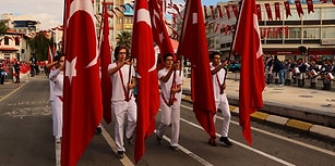 Cumhuriyet Bayramı Kutlamalarına Hazırlanıyorlardı: Müdür Yardımcısından Öğrencilere 'İzmir Marşı' Dayağı