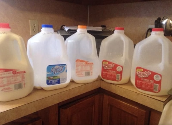 2. "Каждый раз мой благоверный покупает новое молоко, потому что старое якобы закончилось!"