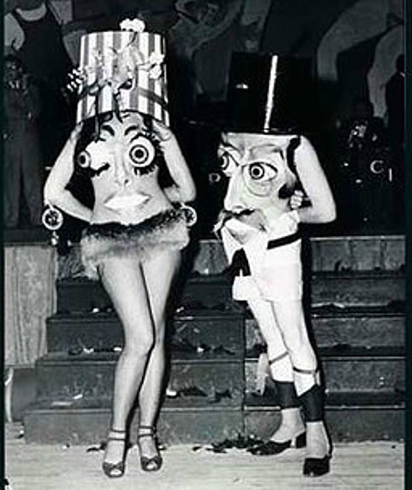 2. Странные костюмы