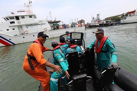 Enkazı Denizde Bulundu: Endonezya'da 188 Kişiyi Taşıyan Yolcu Uçağı Düştü