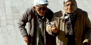 29 Ekim'in Fotoğrafı: Anıtkabir'de Kol Kola Ata'nın Huzuruna Çıkan Yaşlı Çift