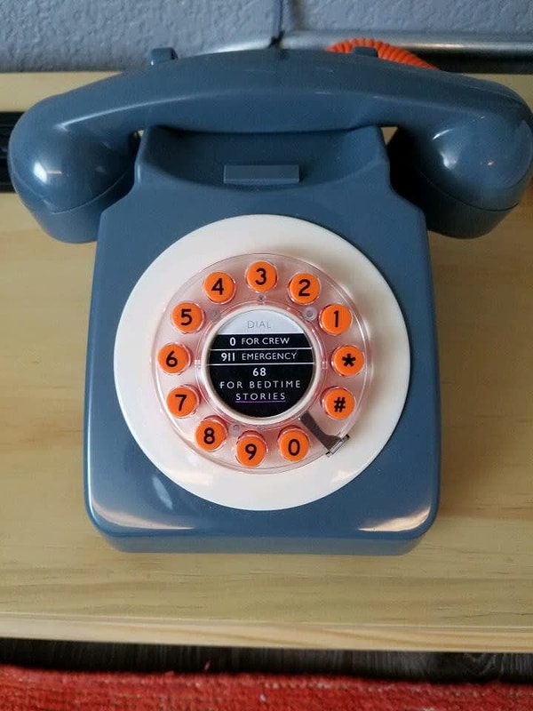 7. Здесь вы можете послушать историю на ночь. Как в детстве!