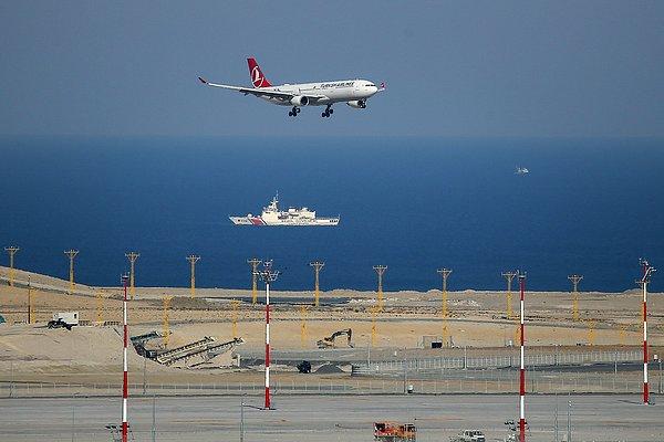 İlk etapta günlük 5 iniş kalkışın gerçekleşeceği havalimanında THY tarafından 31 Ekim'de Ankara, 1 Kasım'da Antalya, 2 Kasım'da İzmir'e ilk uçuş gerçekleştirilecek