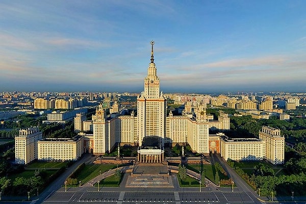 Лучшую позицию из российских вузов занял МГУ им. Ломоносова - он 275-й.