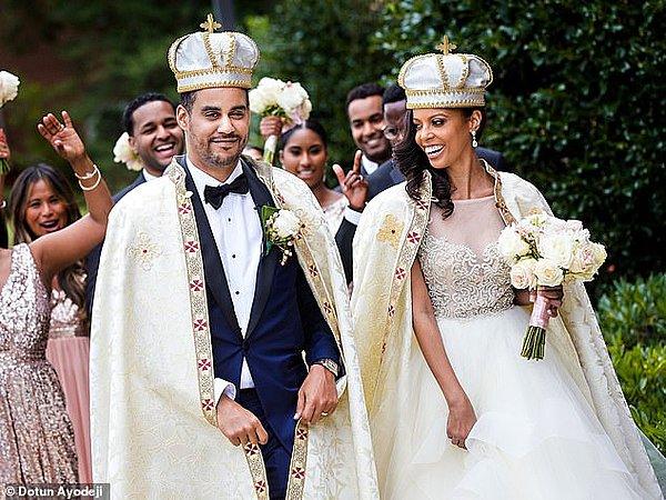 4. Etiyopya: Amerikalı gelin Ariana Makonnen 2017 yılında Washington D.C.'de , Etiyopya Prensi Joel David Makonnen Haile Selassie'ye "Evet" demek için Cheryl Lofton'un özelleştirdiği Lazaro marka bir gelinlik giymişti.