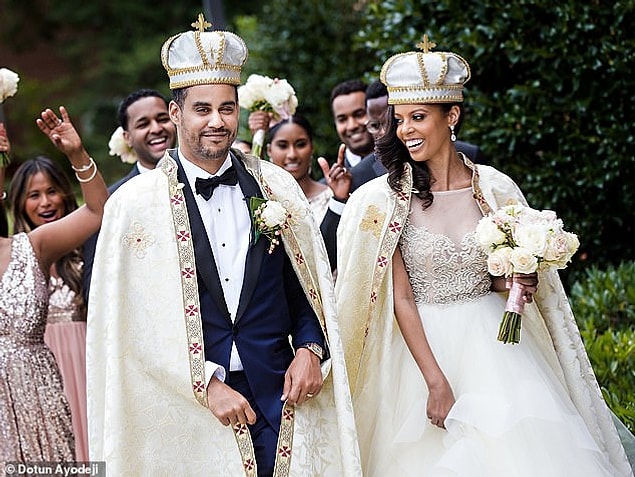 4. Etiyopya: Amerikalı gelin Ariana Makonnen 2017 yılında Washington D.C.'de , Etiyopya Prensi Joel David Makonnen Haile Selassie'ye "Evet" demek için Cheryl Lofton'un özelleştirdiği Lazaro marka bir gelinlik giymişti.
