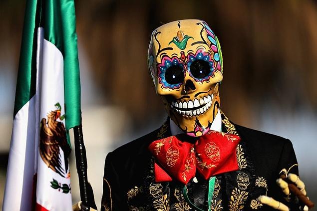 El día de los Muertos or Day of the Dead is mostly thought as a Mexican version of Halloween but it's not.