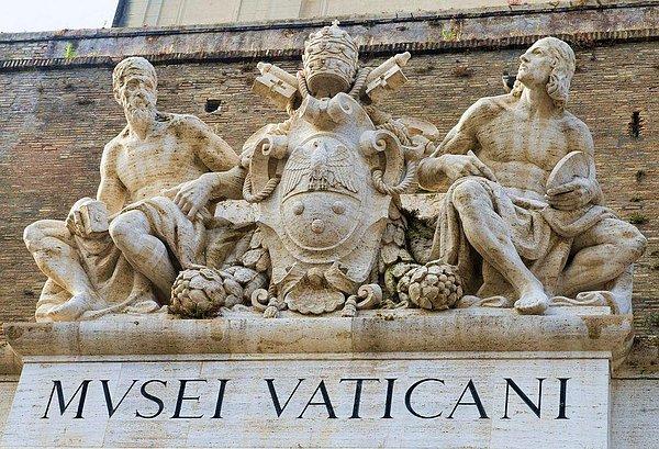 Kemiklerin kime ait olduğuna ve bu kişinin ne zaman öldüğüne dair incelemelerin başlatıldığını belirten Vatikan, İtalyan yetkililere de haber verildiğini aktardı.