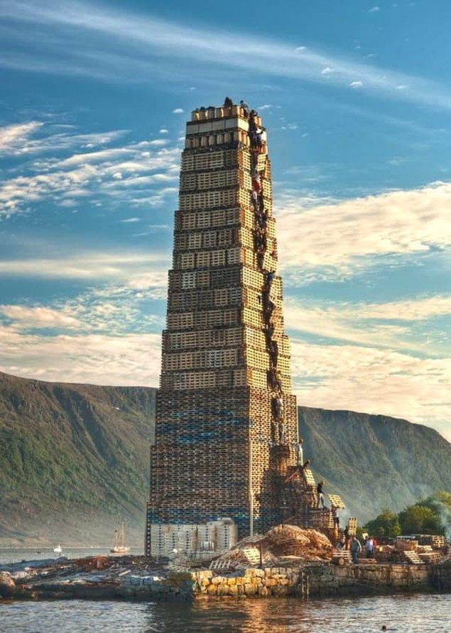 18. Norveç'te, dünyanın en büyük kamp ateşi rekorunu kırmak için inşa edilen bu yapıya da bir göz atalım.