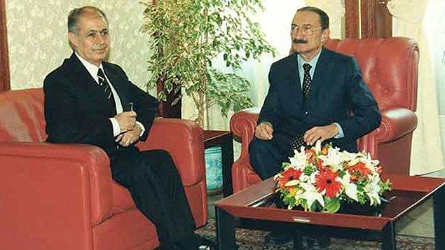 19 Şubat 2001 günü gerçekleştirilen Milli Güvenlik Kurulu toplantısında, Cumhurbaşkanı Ahmet Necdet Sezer ile arasında bir tartışma yaşandı, anayasa kitapçığının fırlatıldığı bu tarihi olay sonrası Türkiye büyük bir krize sürüklendi.