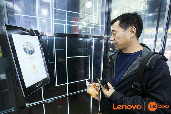 Lenovo, Pekin'de yepyeni bir mağaza açtı. Bu mağazanın özelliği hemen hiç çalışanı olmaması.