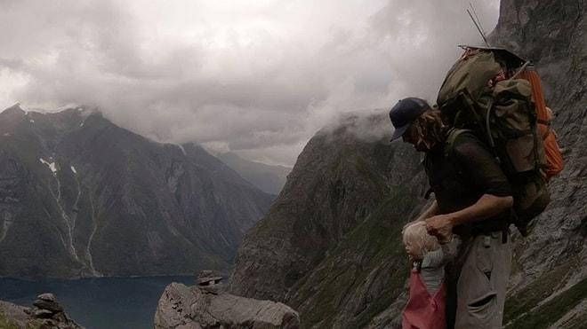 İşsiz Kaldıktan Sonra 2 Yaşındaki Kızıyla Norveç'in Muhteşem Doğasını Keşfe Çıkan Baba