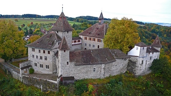 4. Где находится замок-музей Кибург?