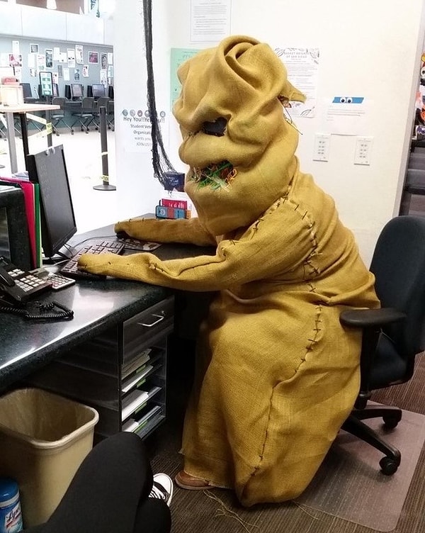 1. "Сегодня мой коллега пришел на работу вот в таком виде"