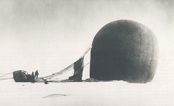 10. 1897'de 3 İsveçli Kuzey Kutbu'nun en uç noktasına yolculuk yapan ilk kişiler olmak istemişler ve bir balona binerek bunu yapmayı ummuşlar ancak 65 saat sonra gerçekleşen kaza buna engel olmuş.