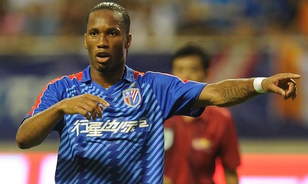 2012 sezonunda Shangai'ye transfer olan Drogba, 11 maçta 8 gol atmayı başarsa da devre arası takımdan ayrılmak istediğini açıklamıştı.