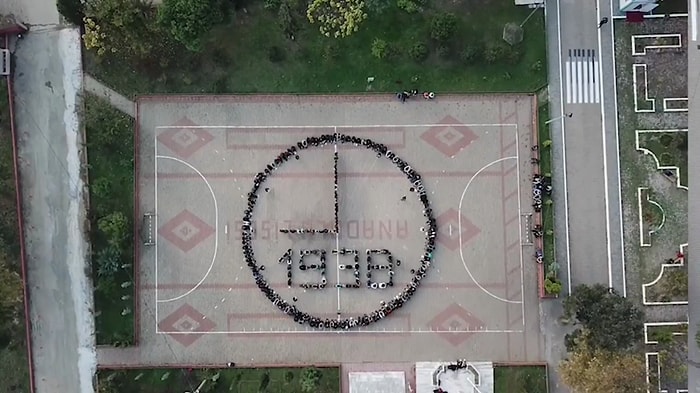 Devrek Anadolu Lisesi'nden Muhteşem 10 Kasım Koreografisi