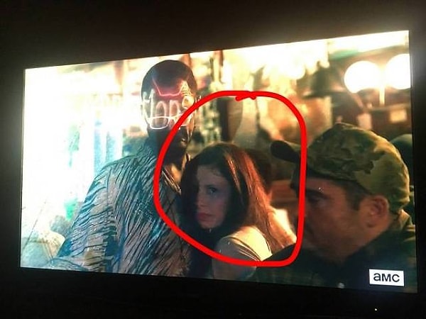 1. «Напилась бурбона и пошла гулять. В результате попала на съемки сериала «Проповедник», где меня спутали с актером массовки. Это был лучший момент в моей жизни. Теперь я могу посмотреть на себя в сериале».