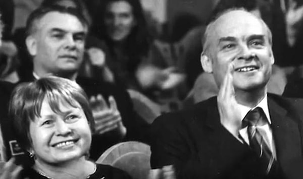 12. Кто впервые исполнил песню "Нежность", созданную композитором Александром Пахмутовой и поэтами Николаем Добронравовым и Сергеем Гребенниковым?