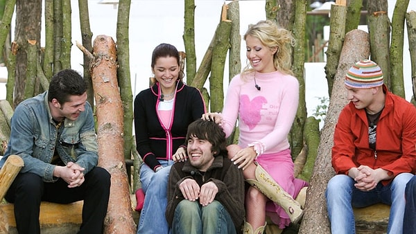 7. А когда началось реалити-шоу "Дом-2", продолжающееся до сих пор? :)